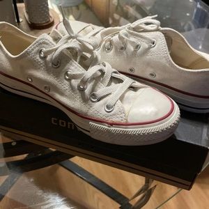 White chuck Taylor’s low tops